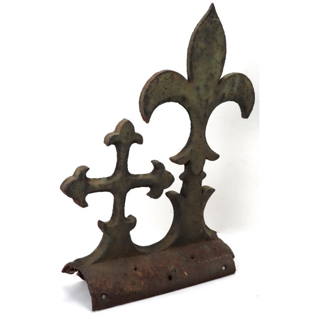 Gothic Large Antique American Cast Iron Architectural Fleur De Lis Fence Pediment Fragment For Sale - Image 3 of 13