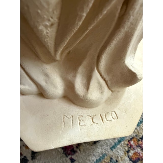 1960s Pedestal Stand Cream Floral Relief Plaster Octagonal Column Hollywood Regency For Sale - Image 5 of 9