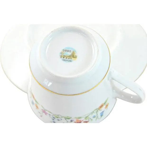 Traditional Mid-Century Floral Porcelain Cup & Saucer with Gold Rim For Sale - Image 3 of 4
