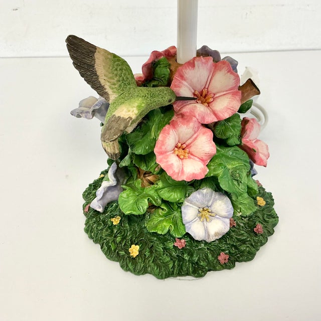 Cerise 1980s Vintage English Garden Chippendale Hummingbird Petite Table Lamp For Sale - Image 8 of 18