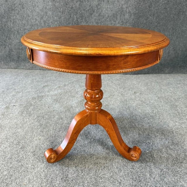 American Late 20th Century Hammary American Heritage Round Lamp Table For Sale - Image 3 of 9