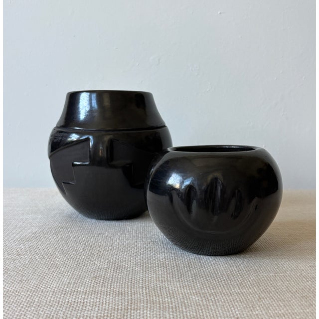 Vintage Santa Clara Pueblo Signed Blackware Pots or Vases, Set of 2 For Sale In San Diego - Image 6 of 15