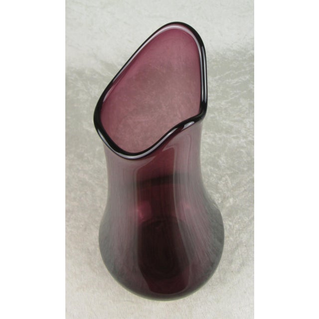 l.e. Smith Purple Amethyst Smoothie Swung Glass Vase 14-3/4 Inch For Sale - Image 12 of 15
