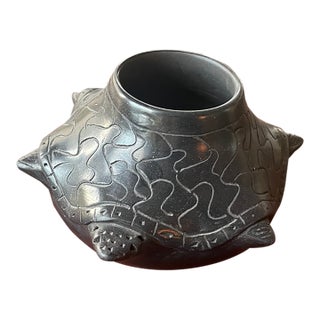 1980s Zapotec Mexico Mata Ortiz Black Pottery Roly Poly Turtle Pot For Sale