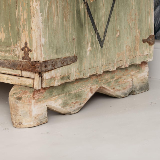 Wood 18th Century Italian Buffet With Iron Details in Original Green Paint For Sale - Image 7 of 18