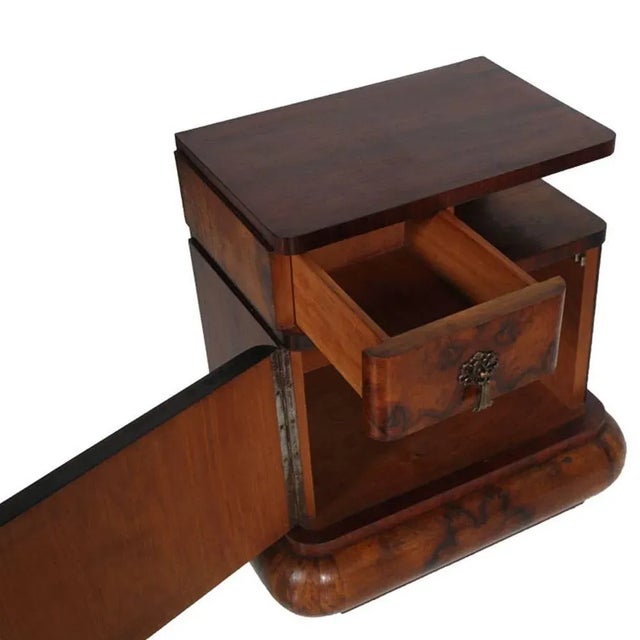 Sculptural pair of art deco nightstands in burl walnut, by gaetano borsani varedo. Restored and polished to wax. measures...