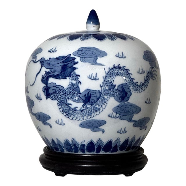 Vintage Chinoiserie Cobalt Blue and White Ceramic Porcelain Lidded Ginger With Wood Base For Sale