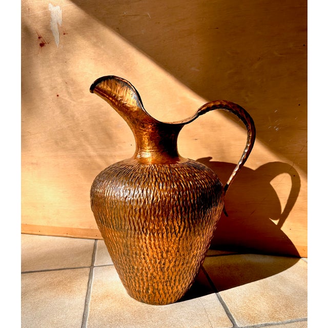 1950s Large Jug Vase in Embossed Copper attributed to Egidio Casagrande, Italy, 1950s For Sale - Image 5 of 15
