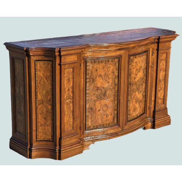 Shaped Credenza in Walnut and Olive Root, Lombardy-Veneto Area, 18th Century For Sale - Image 5 of 15