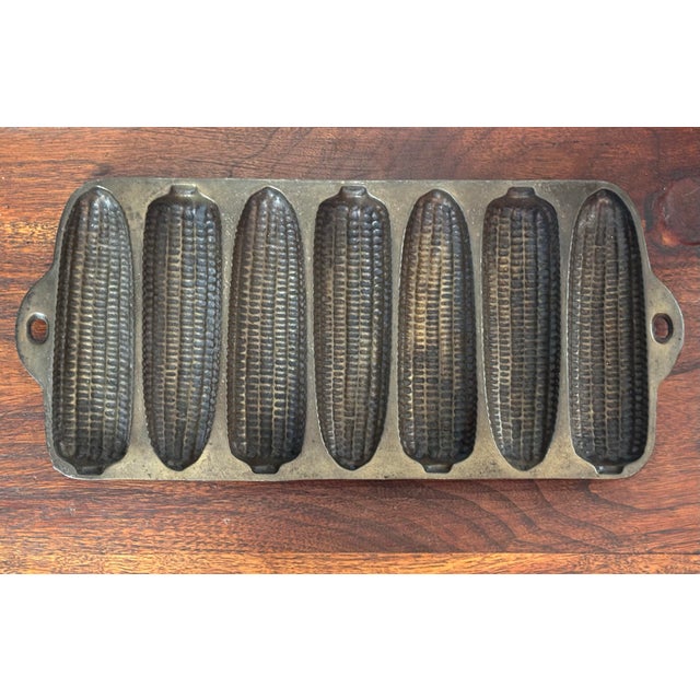 Beautiful antique cast iron cornbread baking pan. Circa 1940s. Well seasoned and well maintained. Please see condition...