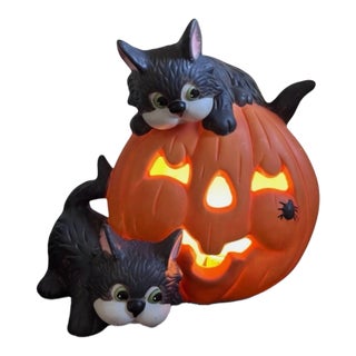 1990s Figurative House of Lloyd Christmas Around the World Scaredy Cats Halloween Pumpkin Light For Sale