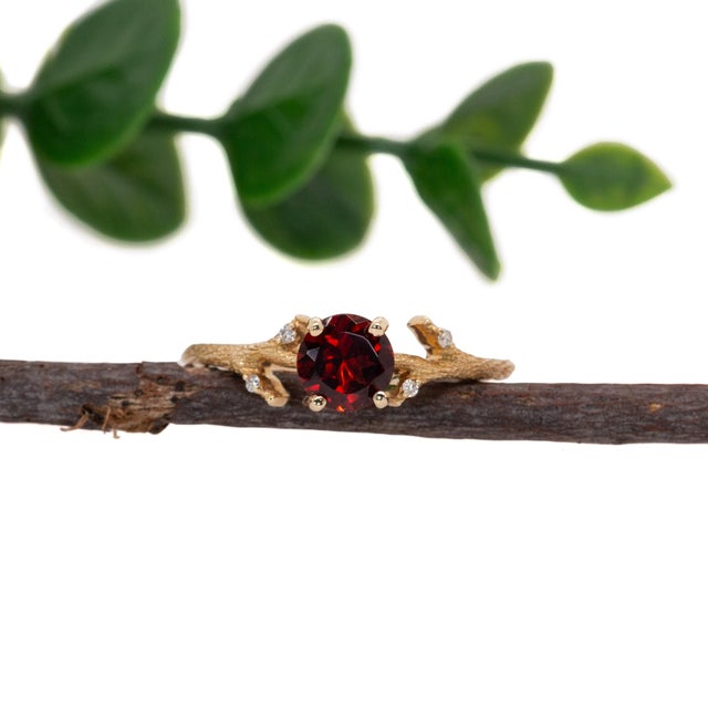 Garnet Ring With Earth Mined Diamonds: Solid 14k Gold, , Size 6.75 For Sale - Image 4 of 7
