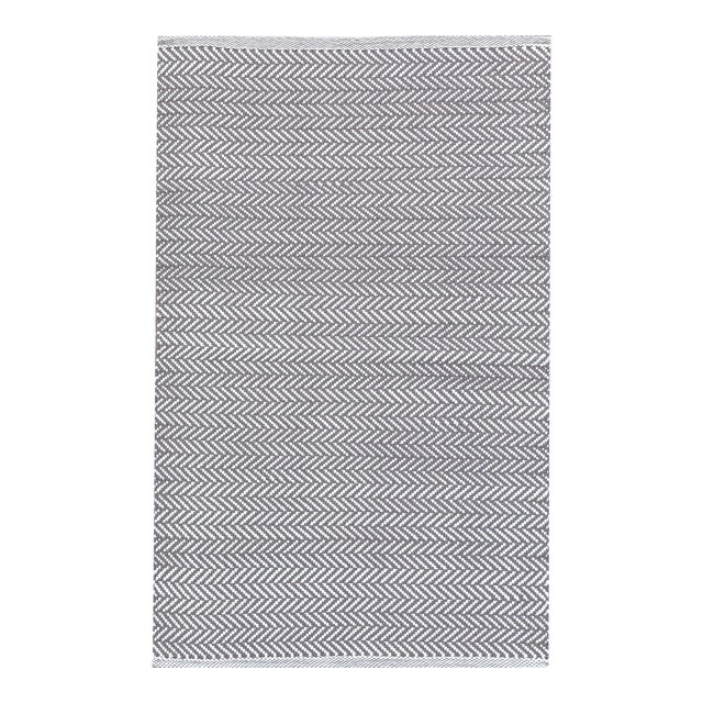 Dash & Albert by Annie Selke Herringbone Shale/White Indoor/Outdoor Rug, 7' 6" x 9' 6" For Sale