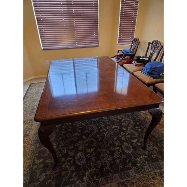 Traditional Henredon Solid Wood Dining Set With 6 Chairs For Sale - Image 3 of 9