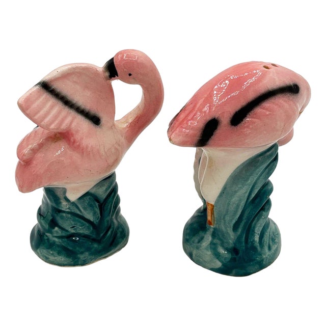 1950s Mid-Century Light Pink Flamingo Tropical Leaf Ceramic Salt & Pepper Shaker Set For Sale