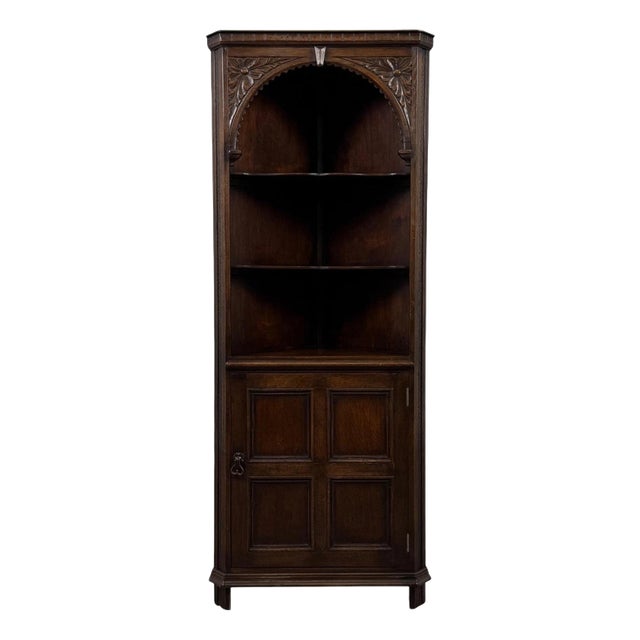 Early 20th Century English Carved Oak Corner Cabinet For Sale