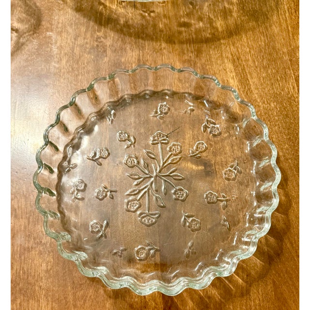 This collection features a set of three vintage Anchor Hocking‘Savannah’ pressed glass baking and serving dishes. It...