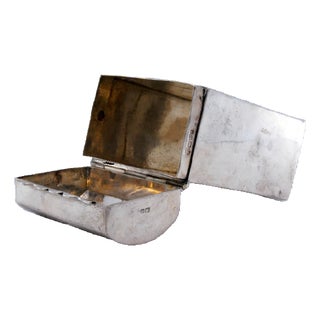 Silver Snuffbox with Lid Reliefs For Sale