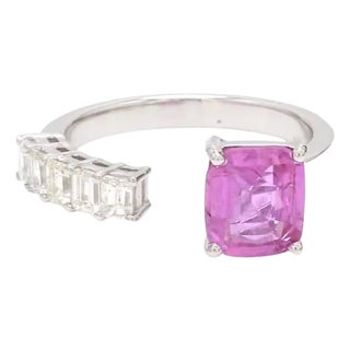 Natural 1.87 cts pink sapphire & 0.55 cts diamond ring in 18k gold For Sale