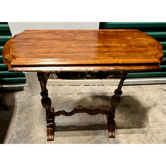 Victorian Early 19th Century Victorian Style Walnut Parlor Table For Sale - Image 3 of 7