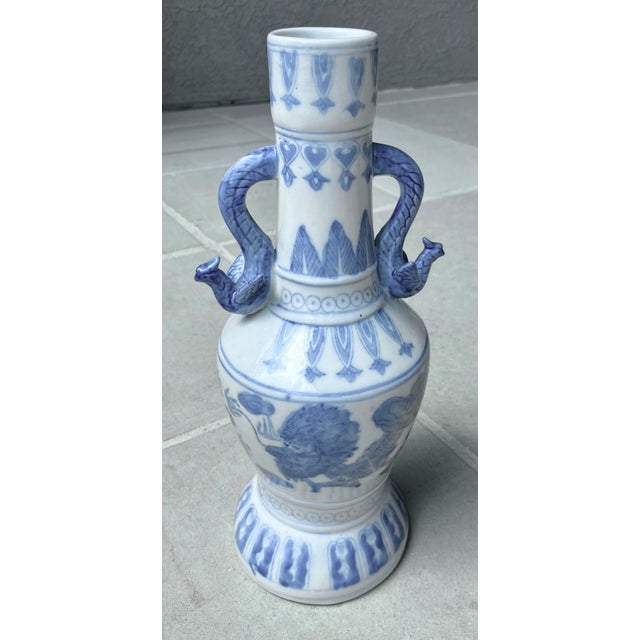 Ceramic Mid 20th-Century Slender Neck Fengweizun-Style Blue & White Fèng Huáng Handle Dragon Vase For Sale - Image 7 of 17