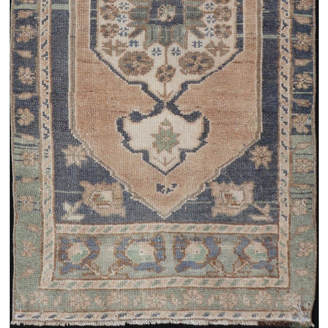 Vintage Turkish Oushak Rug With All-Over Sub-Geometric Medallion Design For Sale In Atlanta - Image 6 of 8