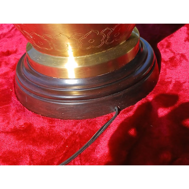 Vintage Brass Classic MCM Ginger Jar Table Lamp Etched Detail Signed For Sale - Image 4 of 6
