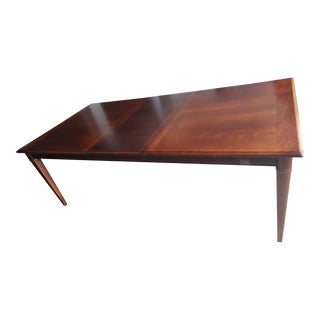 Late 20th Century Thomasville Solid Wood Dining Table With 2 Leaves For Sale