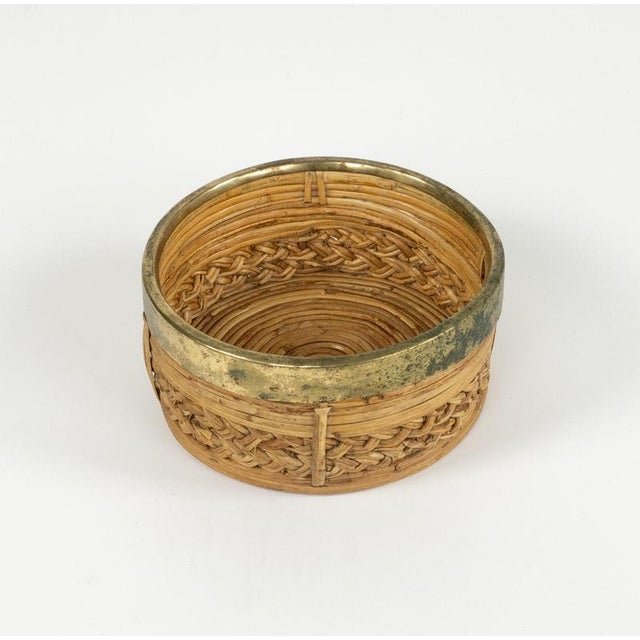 Mid-Century Modern Round Bowl in Rattan and Brass, 1970s For Sale - Image 4 of 11