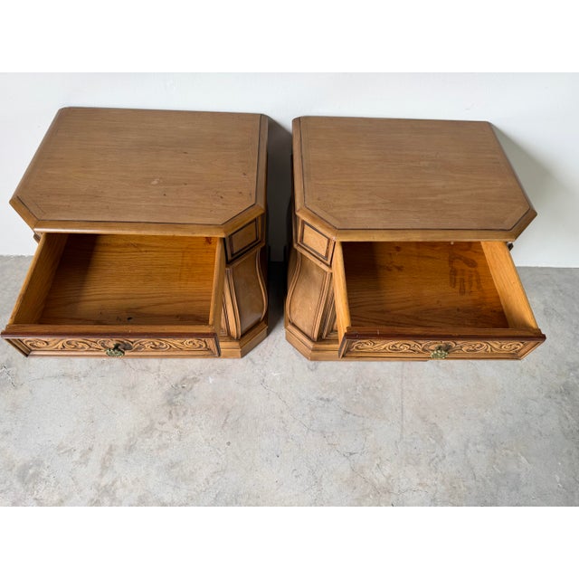 Hollywood Regency Vintage Hollywood Regency Style Carved Wood Front Door Nightstands – Pair For Sale - Image 3 of 12