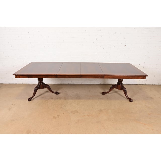 An exceptional Chippendale or Georgian style extension dining table By Thomasville USA, Circa Late 20th Century Gorgeous...