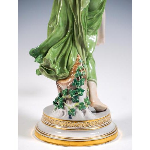 Art Nouveau Figurine of Young Lady Ball Player attributed to Walter Schott for Meissen, 1924 For Sale - Image 6 of 9