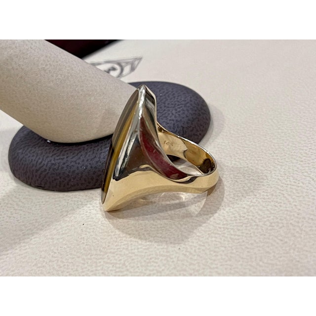 Metal Large Oval Tiger's Eye Ring 14 Karat Yellow Gold 20 Grams For Sale - Image 7 of 18