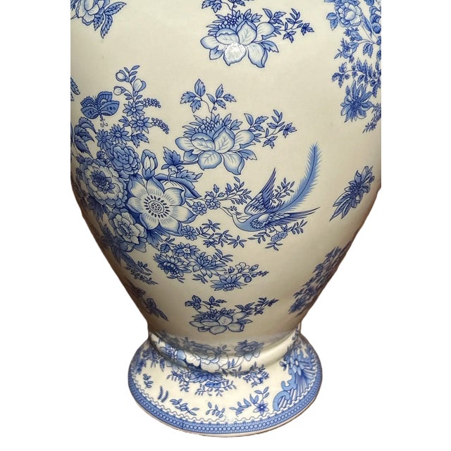 Chinoiserie Vintage Chinoiserie Porcelain Vase For Sale - Image 3 of 10
