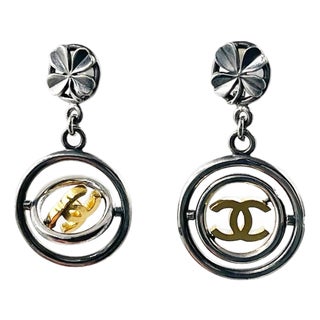 Chanel Vintage Rare Gunmetal Round Clove Gold Spinning CC Clip on Earrings, A Pair For Sale