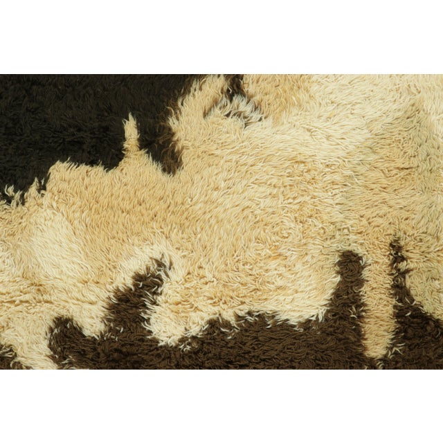 Rug & Kilim Vintage Swedish Rya Rug in Cream With Earthy Abstract Geometry - Rug & Kilim For Sale - Image 4 of 7