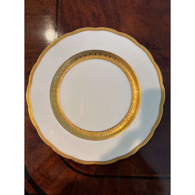 1900 - 1909 1900 George Jones & Son Crescent Antique Porcelain Gold Encrusted Dinner Plates - Set of 12 For Sale - Image 5 of 8