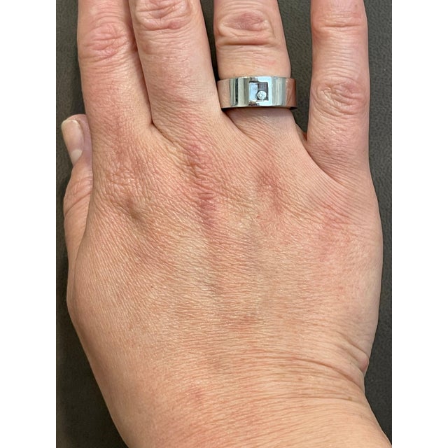 Chopard Happy Diamond 18K White Gold Floating Diamond Ring A classic 18k white gold ring by Chopard from the Happy...