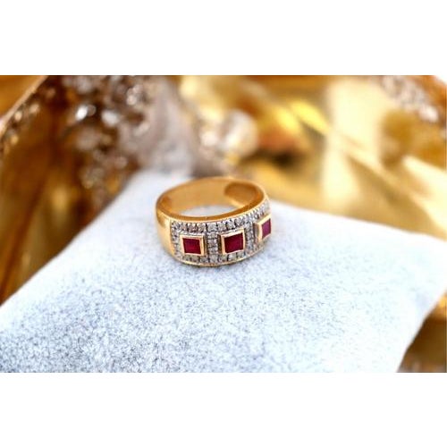 Gold Ring with Diamonds in Brilliant Cut For Sale - Image 5 of 10