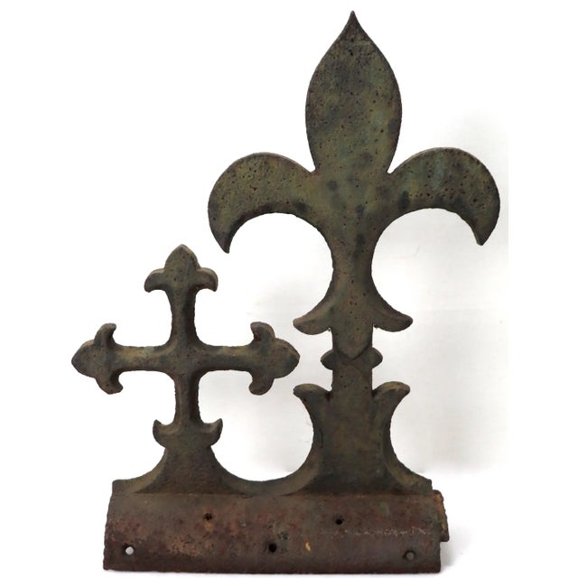 Large Antique American Cast Iron Architectural Fleur De Lis Fence Pediment Fragment For Sale - Image 13 of 13