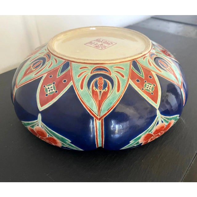 On offer is a rare ceramic bowl with overglazed design by the famed Japanese ceramic artist Makuzu Kozan (1842-1916),...