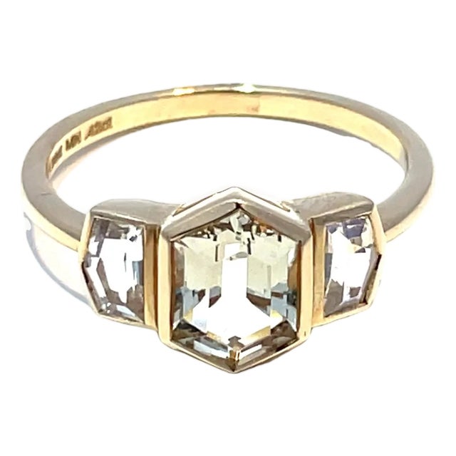 14k Yellow Gold Ring With Oregon Sunstone Center & Moonstones, Size 6.75 For Sale