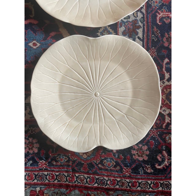 1960s Set of Cream Metlox Lotus Platters For Sale - Image 5 of 6