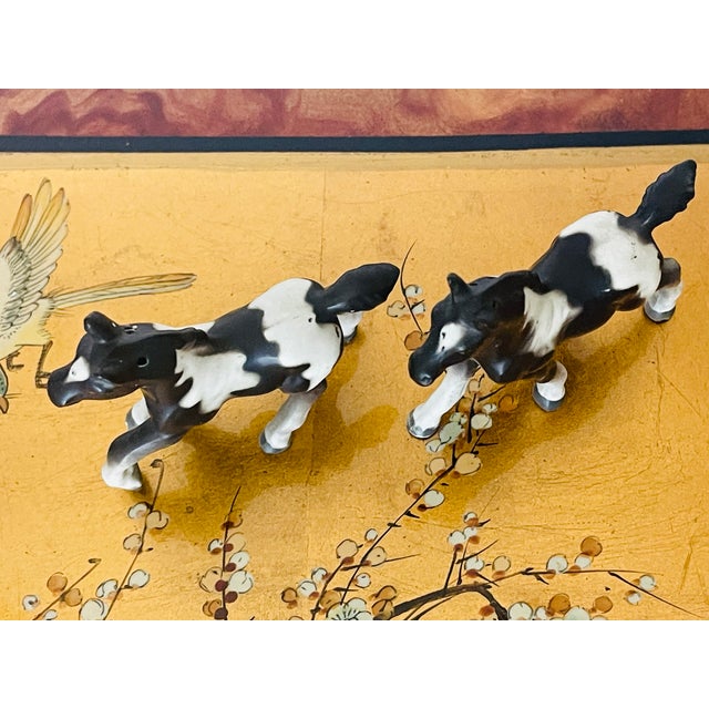 Lovely detailed vintage pair of horse figurines nes salt and pepper shakers.