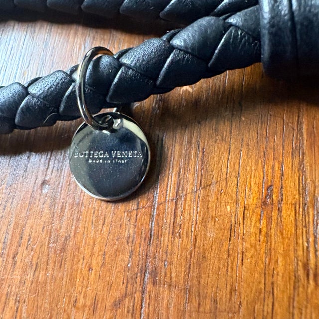 Modern Brand New - Bottega Veneta Nappa Leather Key Chain, With Original Box and Felt Pouch For Sale - Image 3 of 11