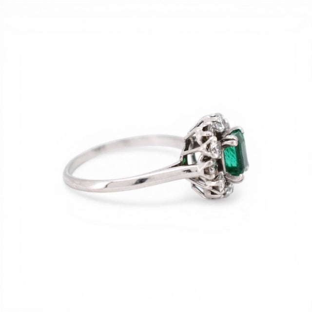 Late 20th Century Mellerio Platinum Daisy Ring - 1ct Natural Emerald & Diamonds - Signed, Size 8.5 For Sale - Image 6 of 10
