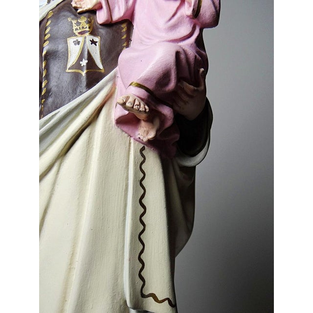 Beige Stucco Statuette of Our Lady of Mount Carmel from Olot, 1920-1930 For Sale - Image 8 of 16