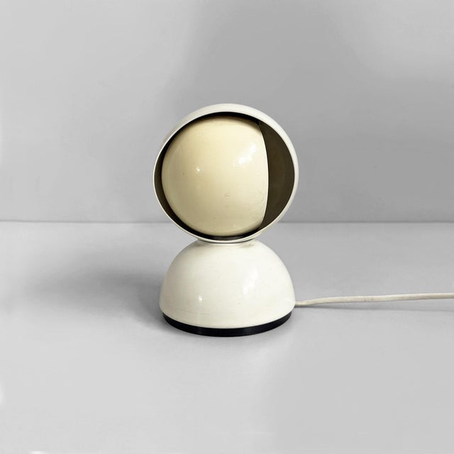 Italian Modern White Eclisse Table Lamp by Vico Magistretti for Artemide, 1970s For Sale - Image 3 of 13