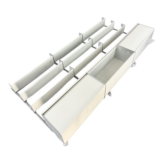 Minimalist Model 606 Wall Unit by Dieter Rams for Vitsœ For Sale