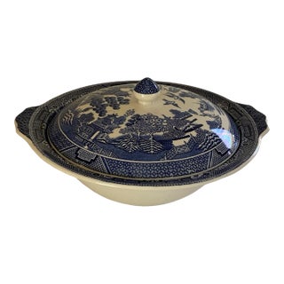Vintage Johnson Bros Blue Willow Covered Vegetable Bowl Lidded Tureen England Crown Mark Made in England 1960s-1990s For Sale